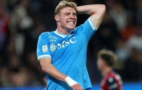 一己之力摧毁敌人后防夺冠：被曼联放弃的年轻锋霸，正在找回自己