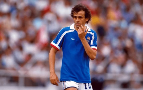 盘点足球史上15位最伟大的10号，齐达内排名第五，前三实至名归