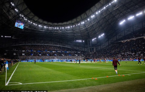 埃基蒂克的失误与维尔茨的沉默：利物浦与曼城的战术争夺战