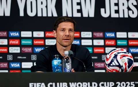 44天踢12场！皇马魔鬼赛程把人当牲口用阿隆索挥舞令旗：全体都有