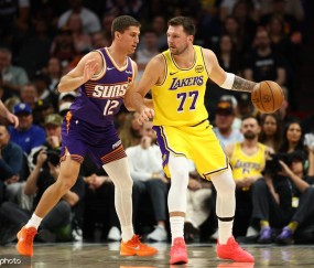 东契奇空砍41+8+8老詹15分 奥尼尔三分绝杀湖人不敌太阳