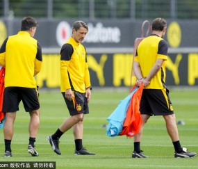 德甲球队多特蒙德训练备战新赛季比赛
        
    德甲球队多特蒙德训练备战新赛季比赛