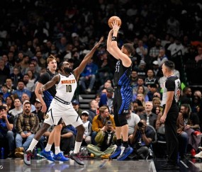 默里33+5弗拉格伤退 掘金力克独行侠迎三连胜