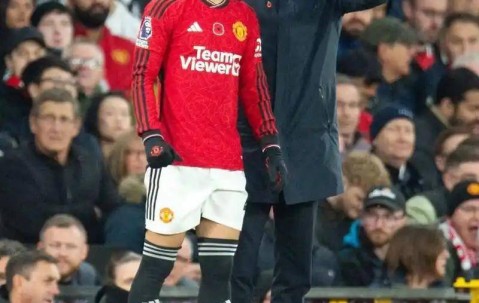 滕哈赫光速下课！比赛战绩不佳只是借口，无意得罪高层导致离任？