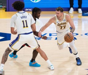 东契奇高情商湖人渐入佳境！教科书级带队造多赢结局